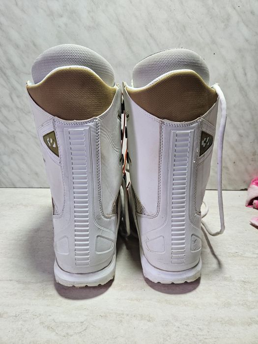 Boots 124 buti placa snowboard Thirtytwo   mărimea  40  .