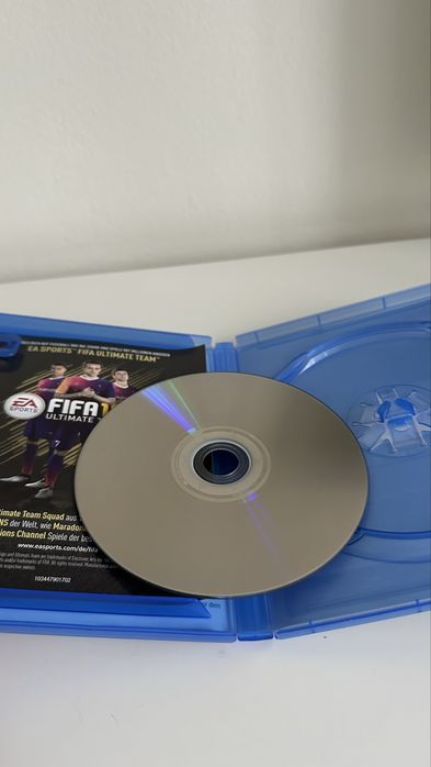 Vand FIFA 18 pentru Playstation 4