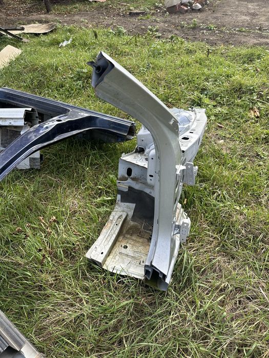 Lonjeron / Stalp / Prag Mercedes C Class W205