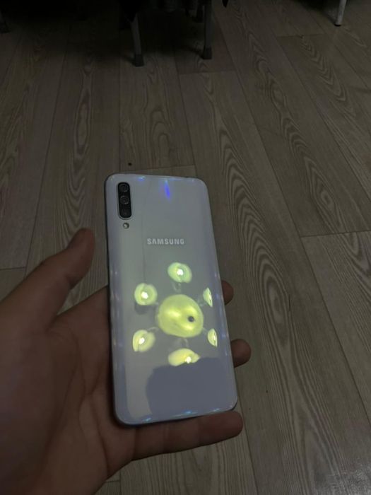 Продам Самсунг галакси а50 в идеале