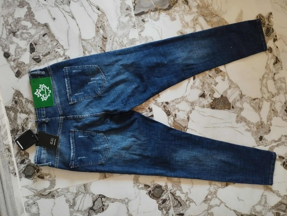 Vând blugi dsquared 2