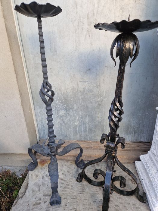 Vând 2 sfetnice mari din fier forjat