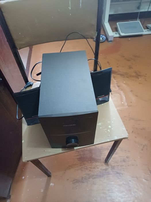 Microlab M-700U. Колонка