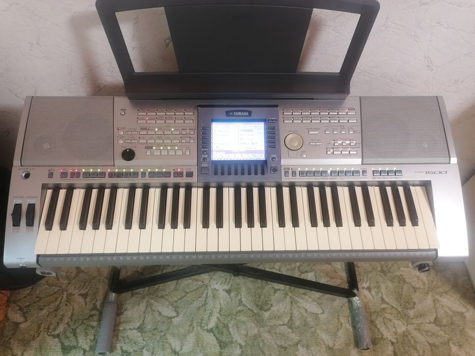Продам синтезатор PSR-1500