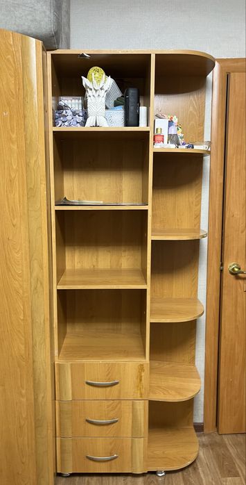 Шкаф-стеллаж с полками и ящиками