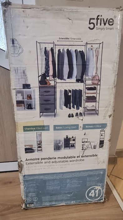 Отворен гардероб за дрехи