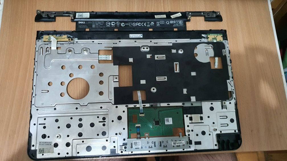 Dezmembrez DELL Inspiron N5110 i5 2.4 Ghz