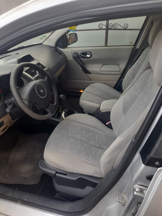 Vând renault megane