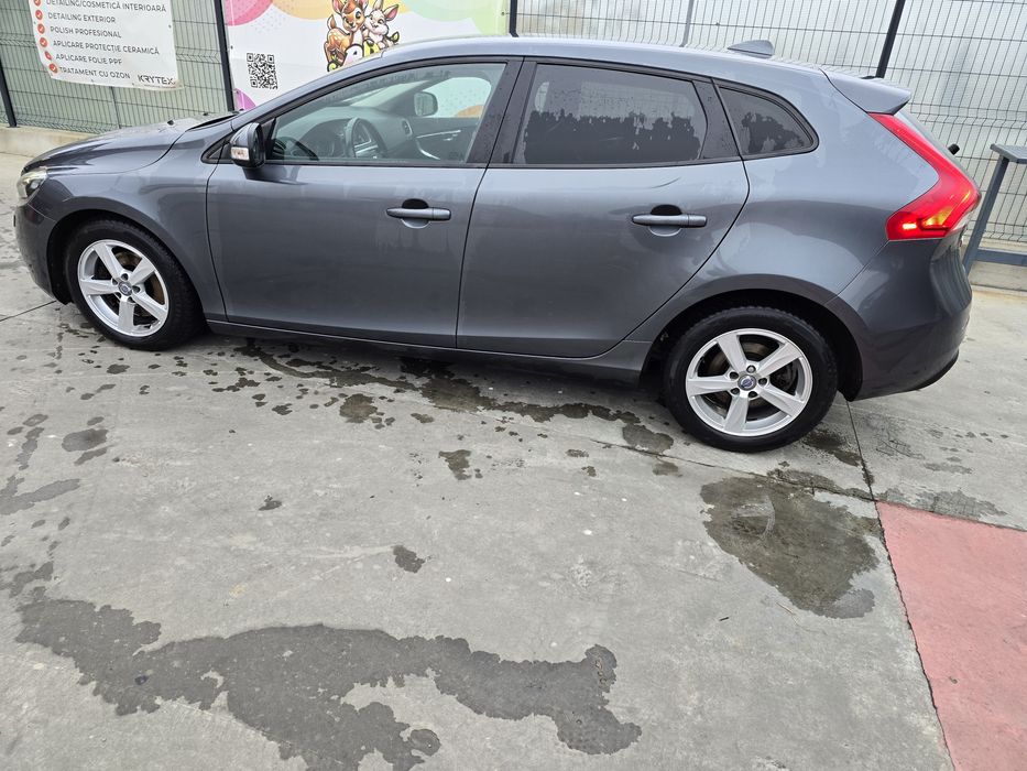 Vând Volvo v40 automat 1.6 diesel