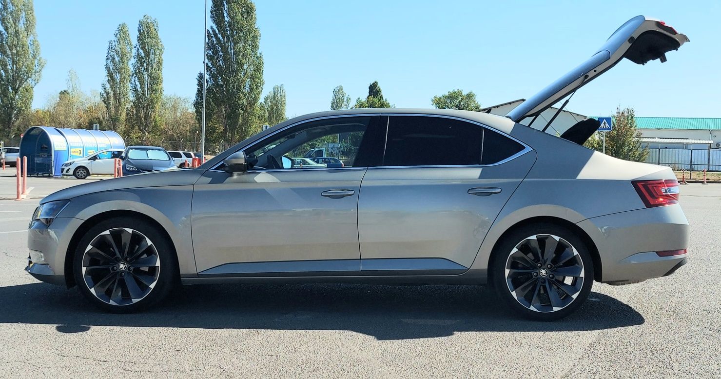 Реални 52.300 KM  Skoda Superb Шкода Суперб 1.8 TSI Bi-Xenon