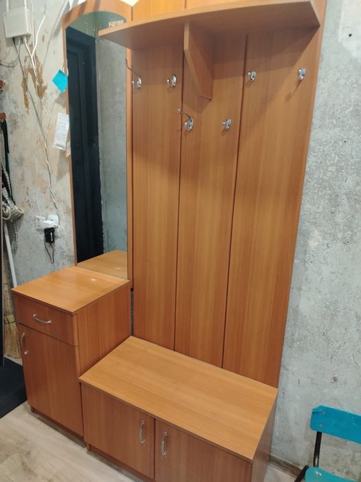 Продам шкаф в прихожую