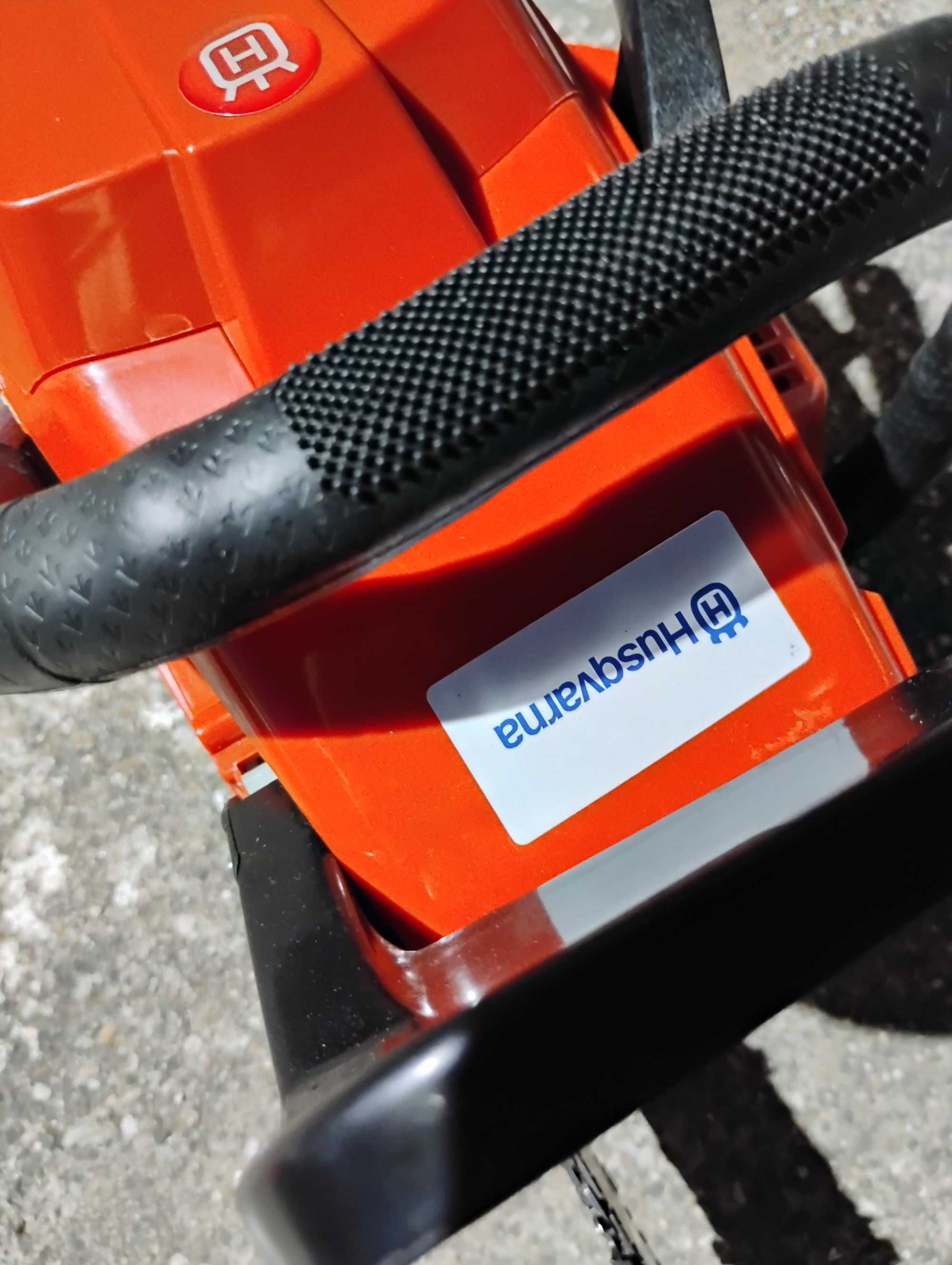 Husqvarna Верижен бензинен трион