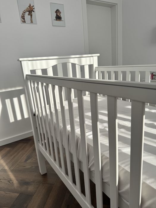 Se vinde pat de lemn pentru copii Pottery Barn!