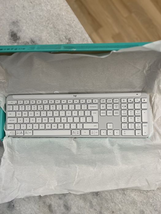 Logitech Signature Slim K950 безжична клавиатура