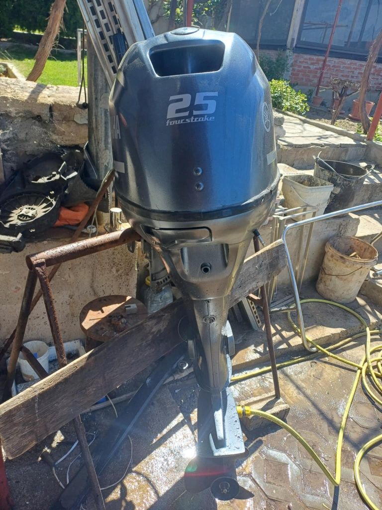 Продава извънбордов двигател YAMAHA