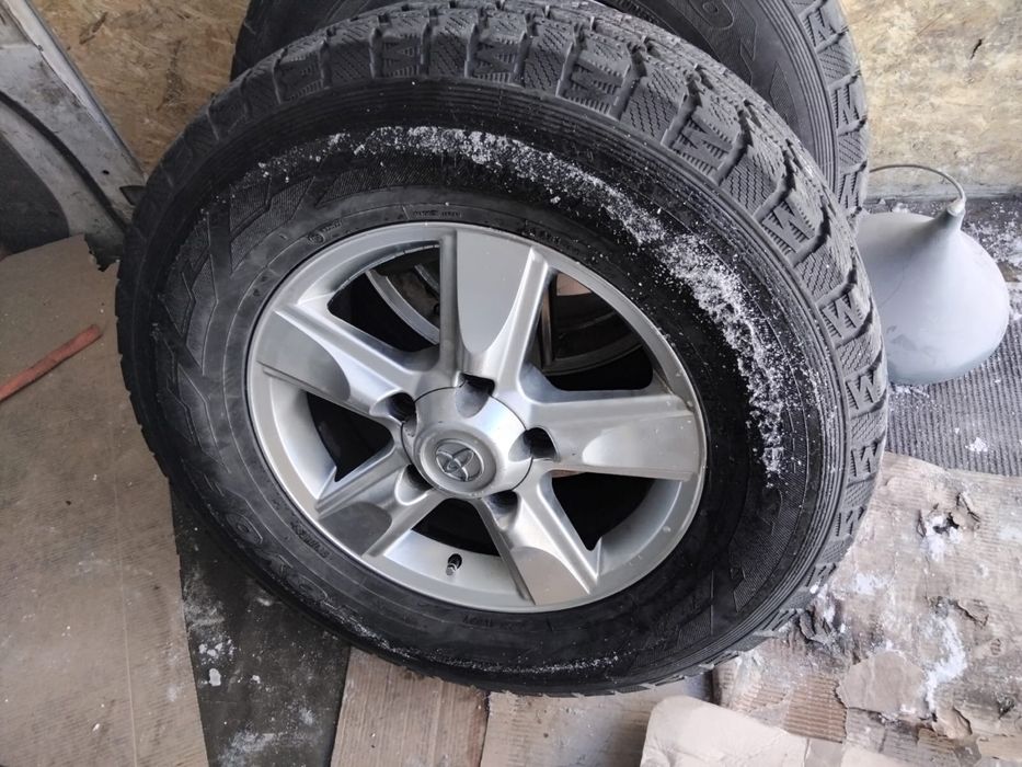 Продам комплект зимних шин с дисками