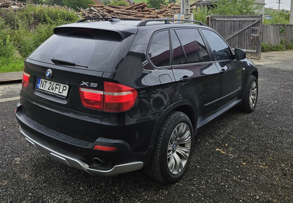 Vând BMW X5
3.0 diesel ,245 cp,x drive.
Masina este întreținută coresp