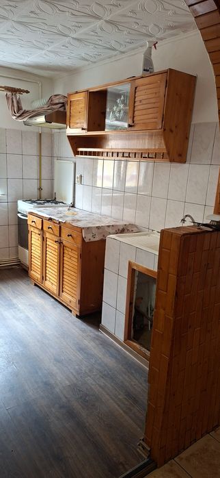 Închiriez apartament două camere , etaj 2