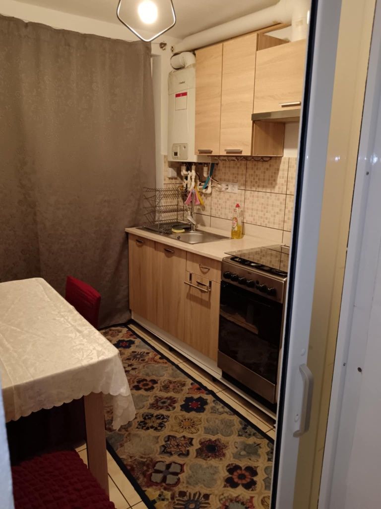 Închiriez apartament 2 camere