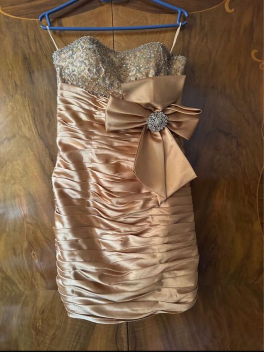 Rochie aurie cu paete