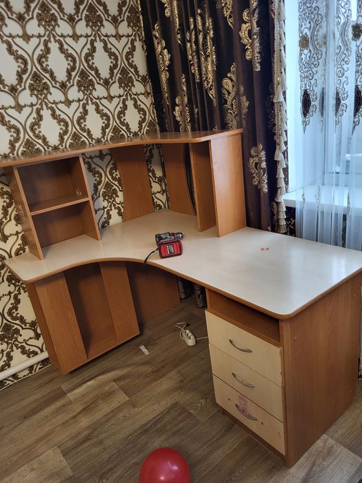 Стол компьютерный