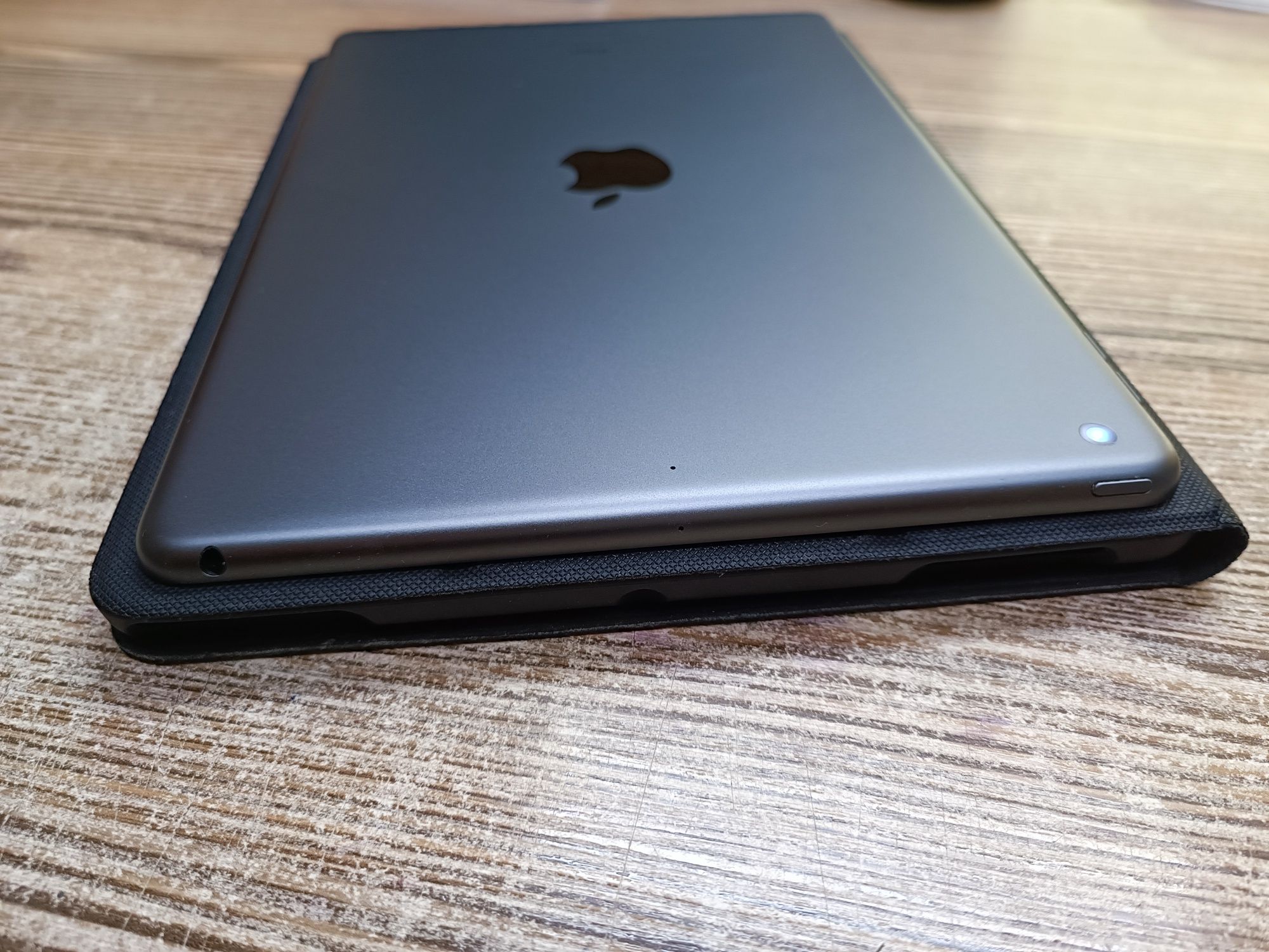 Таблет iPad 9th. Gen / 64GB / Wi-Fi