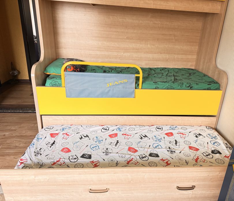 Безопасная двухъярусная кровать с антресолями