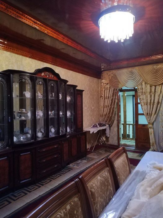 Uy sotiladi srochni Nazarbe xarakat maxallasida