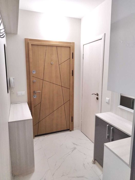 Дава се под наем Тристаен апартамент в София, Зона Б-18 - 100 кв.м за 850 € - Снимка #1