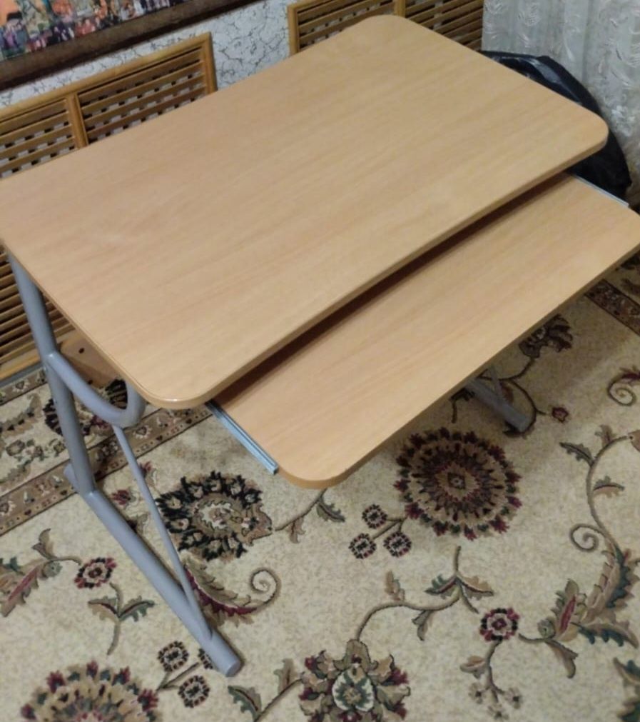 продаётся компьютерный стол
