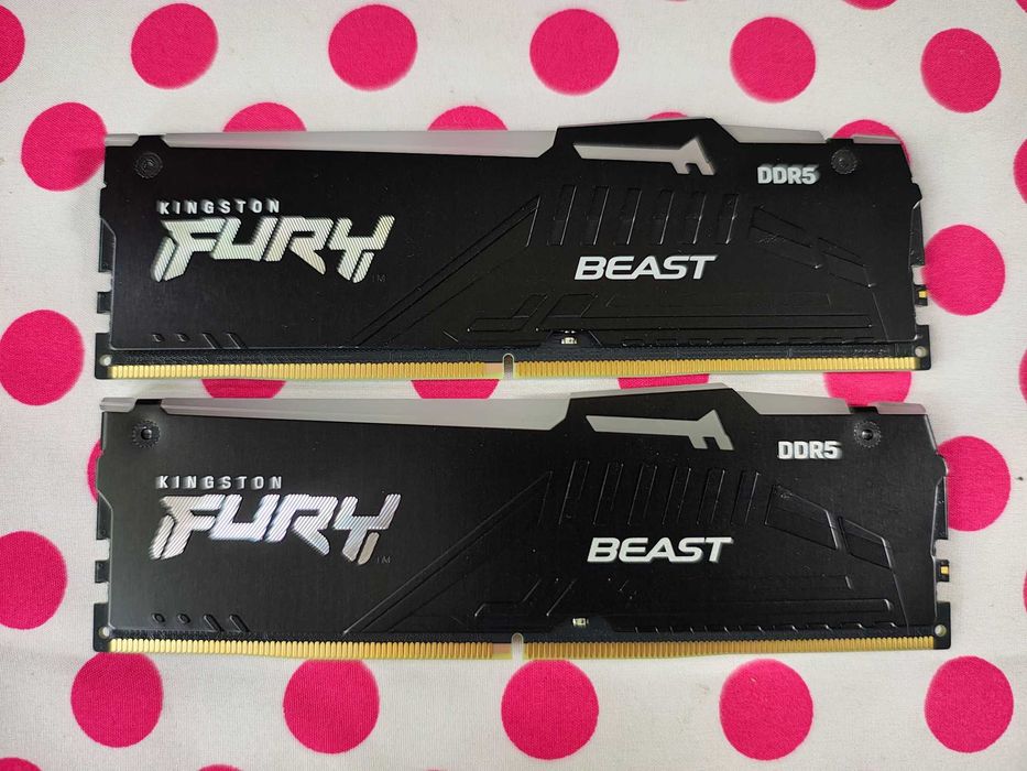 Memorie Ram Kingston Fury Beast RGB 16GB (2x8GB) DDR5 5600MHz.
