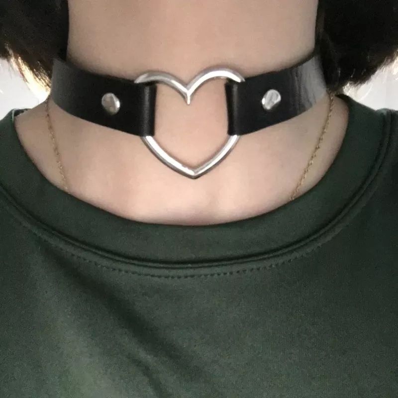 Choker cu inimioară