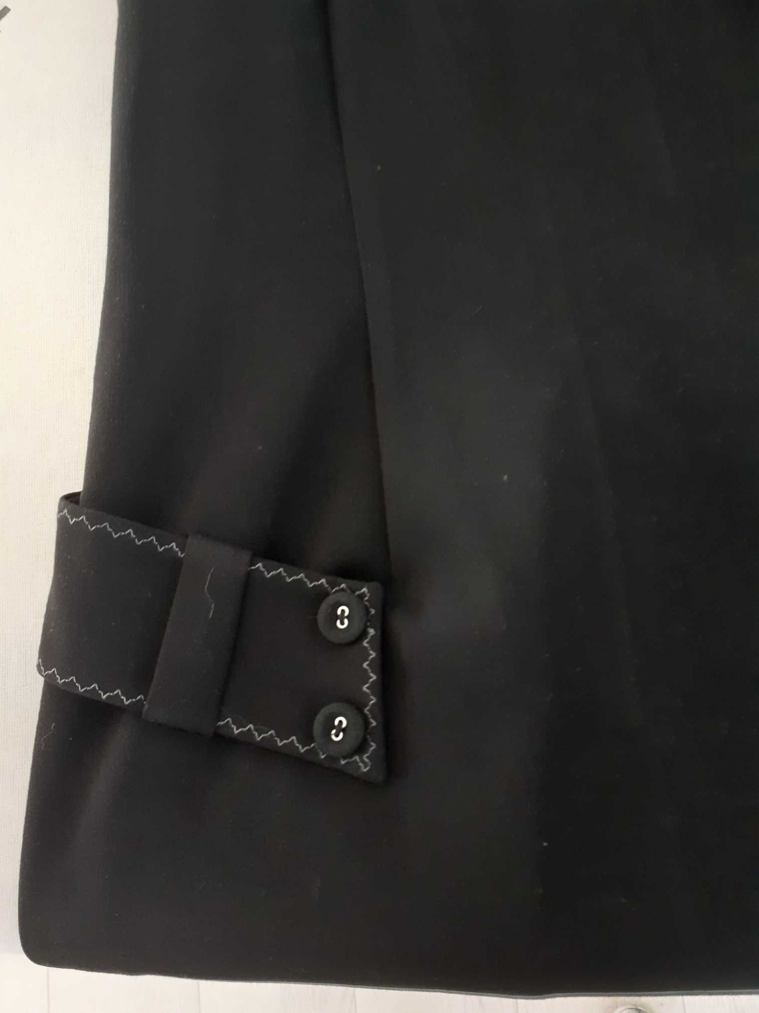Sarafan negru, cambrat