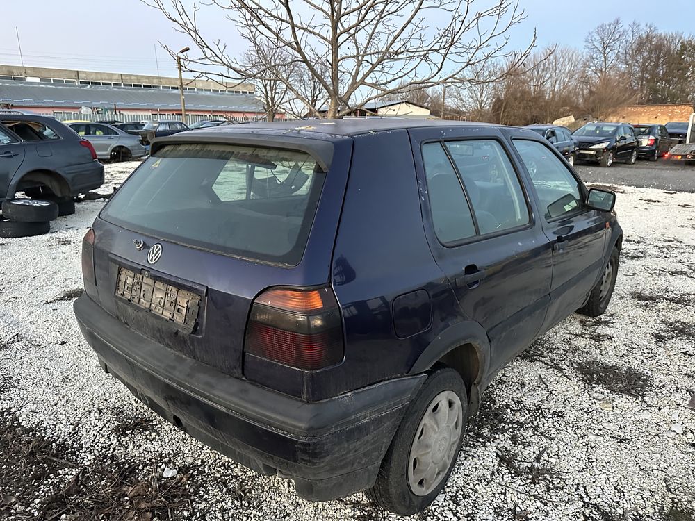 VW Golf 3 на части