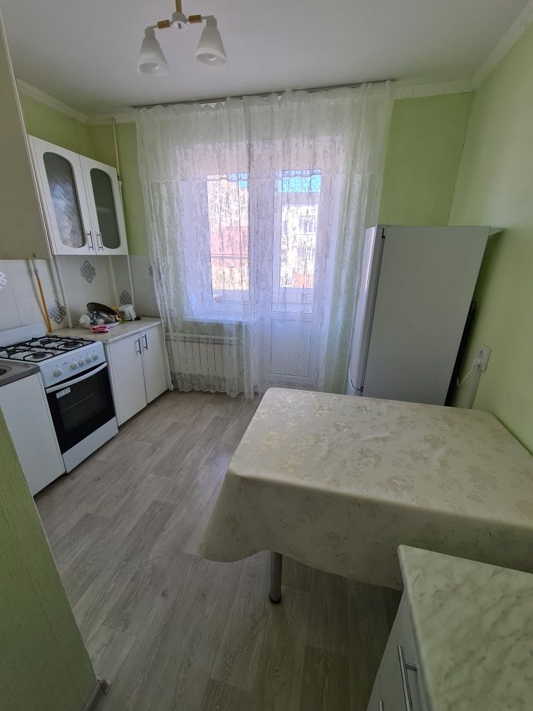 Сдам полуторку по суточно  в 8 мкр и Батыс