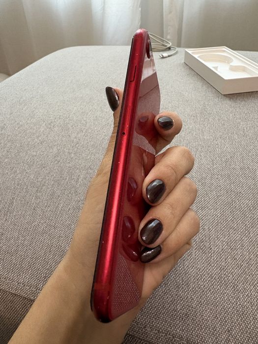 Продавам Iphone SE 2020 64GB