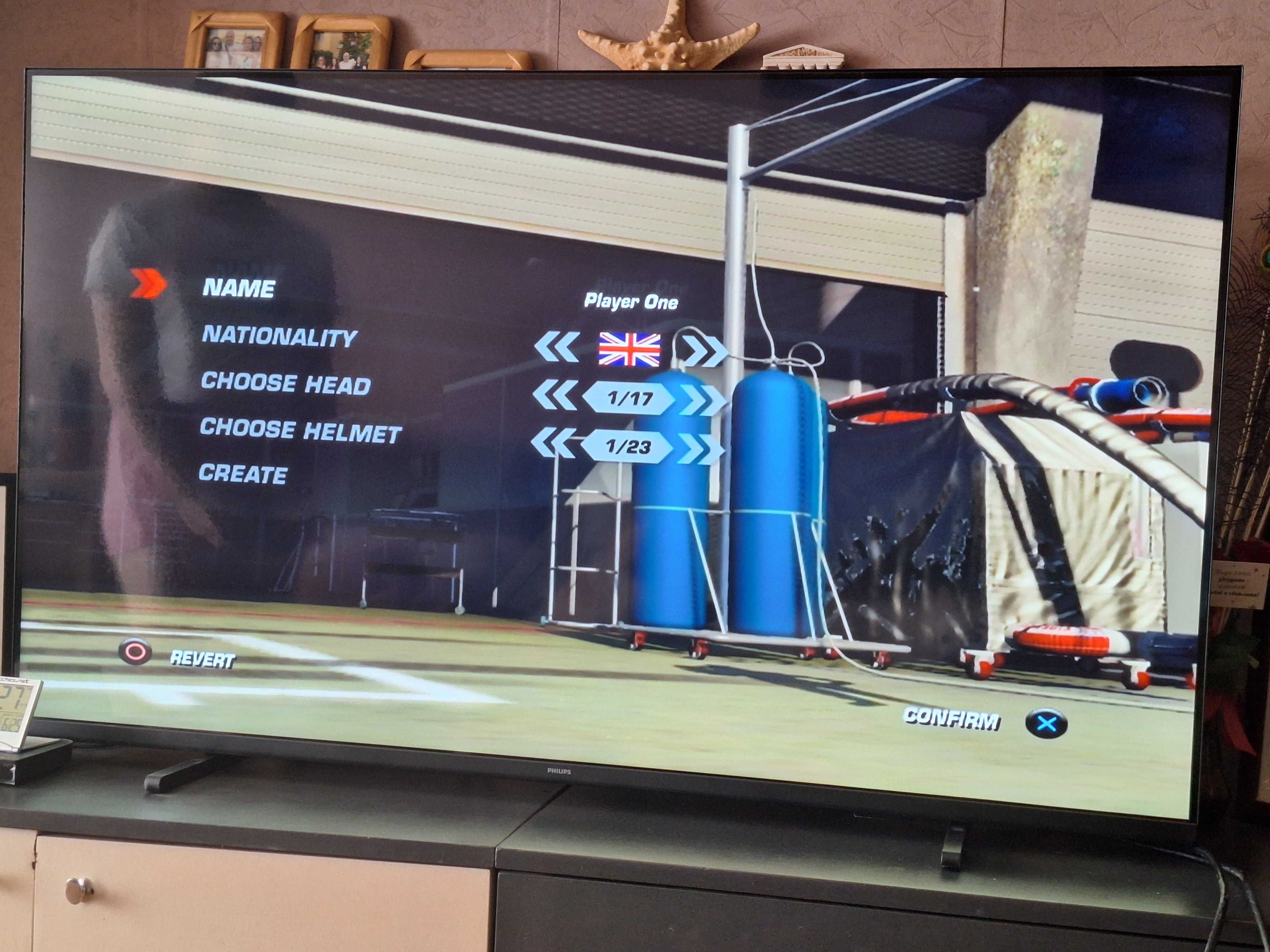 PS3 конзола с два контролера и подарък 3 игри