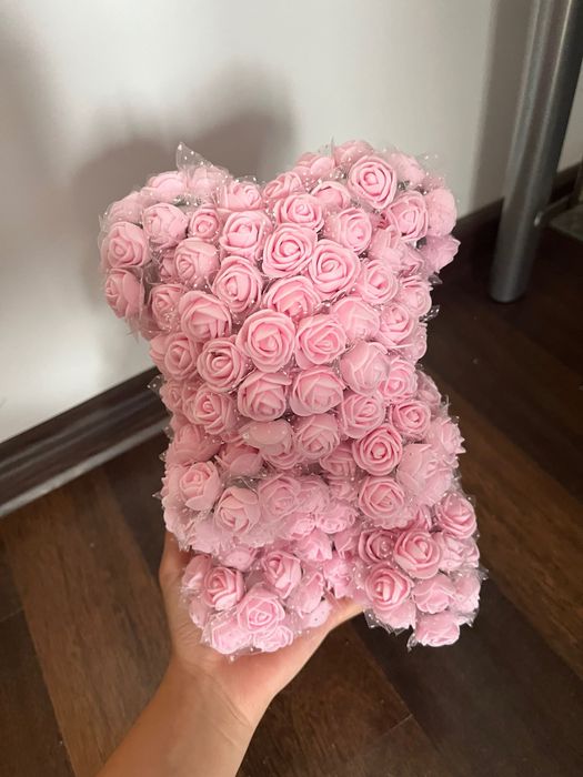 Мече от сатенени рози