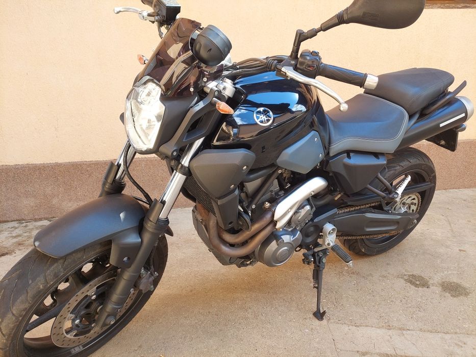 Motocicleta Yamaha MT03