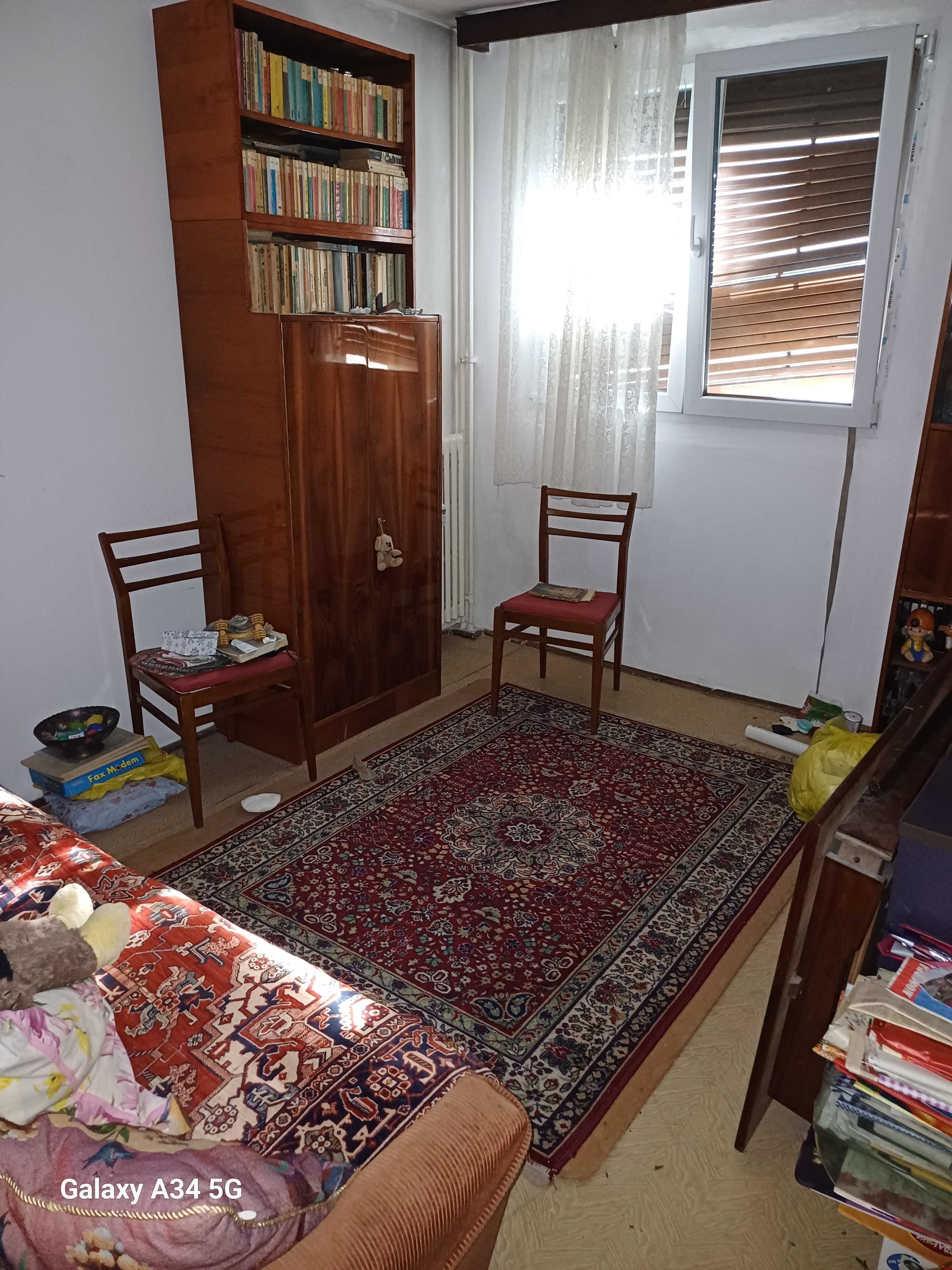 Vind apartament 3camere in București zona titan