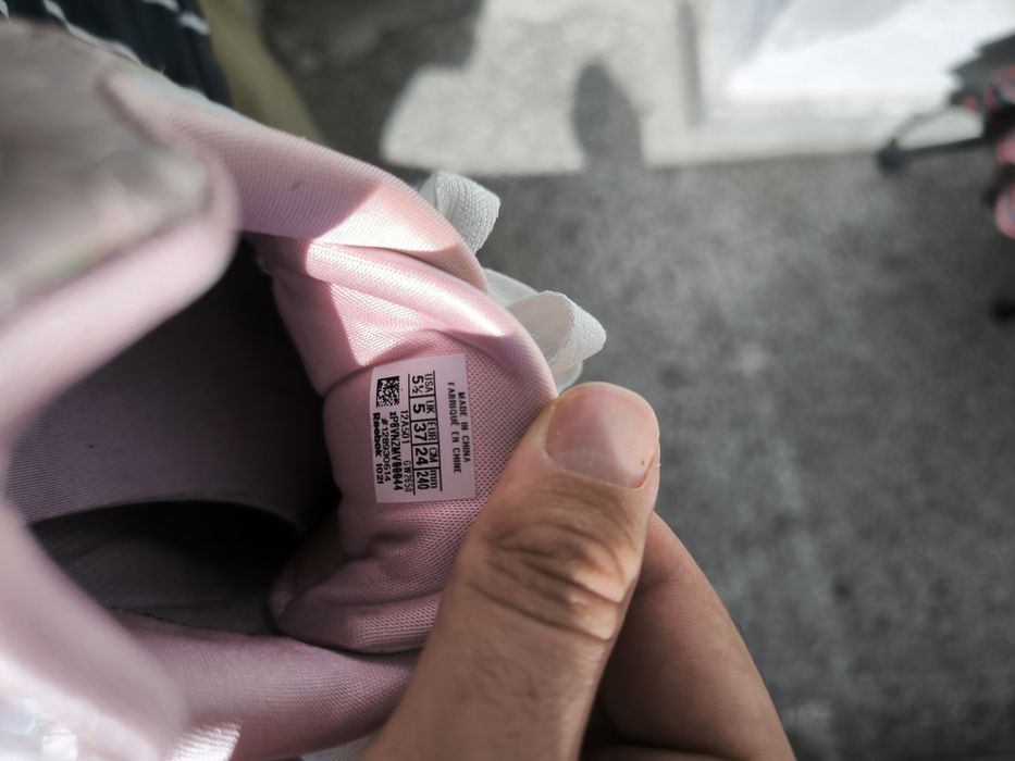 Нови дамски кожени бели обувки Reebok