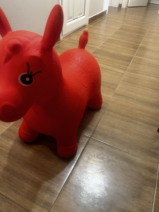 Кола за бутане и кон за скачане