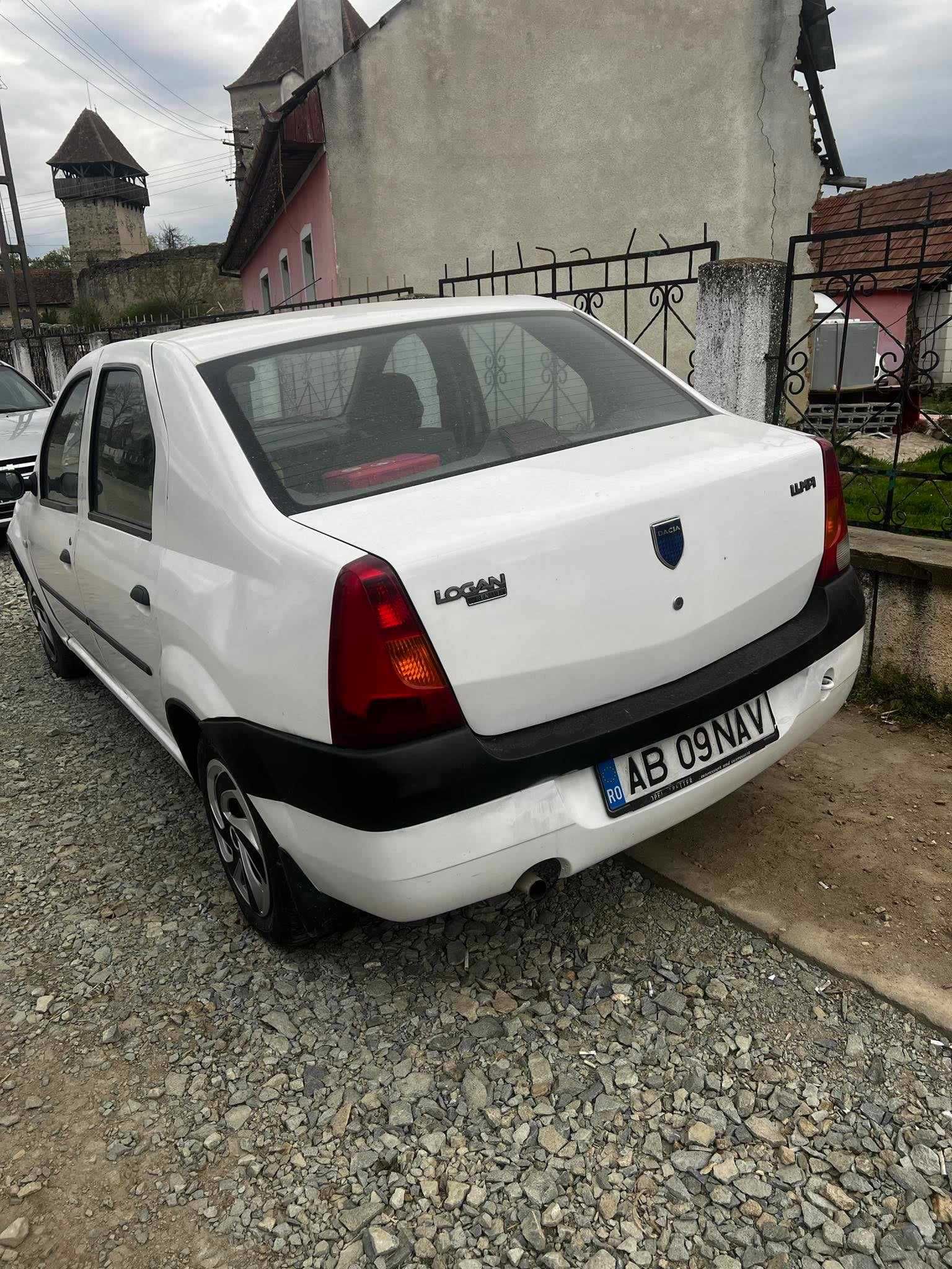 Vând Dacia Logan