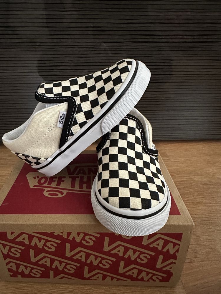 Чисто нови детски обувки-VANS