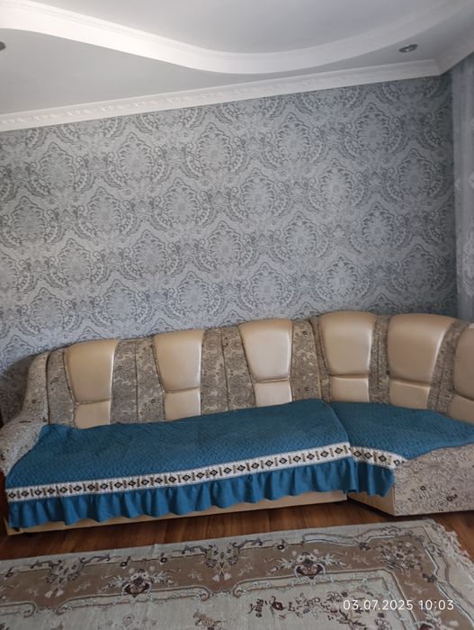 Диван  бежевый угловой