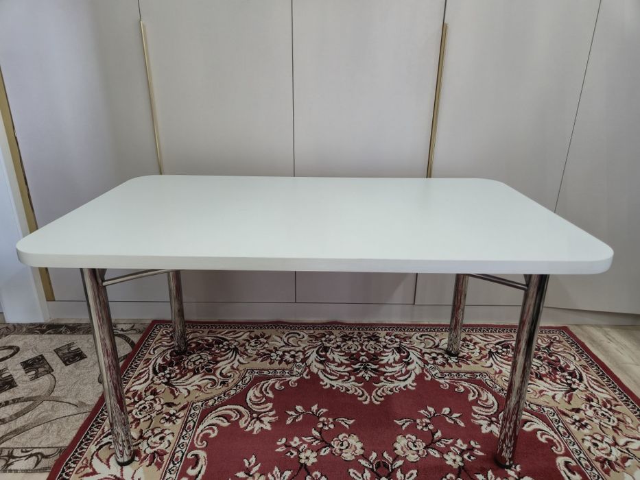 Стол обеденный прочный