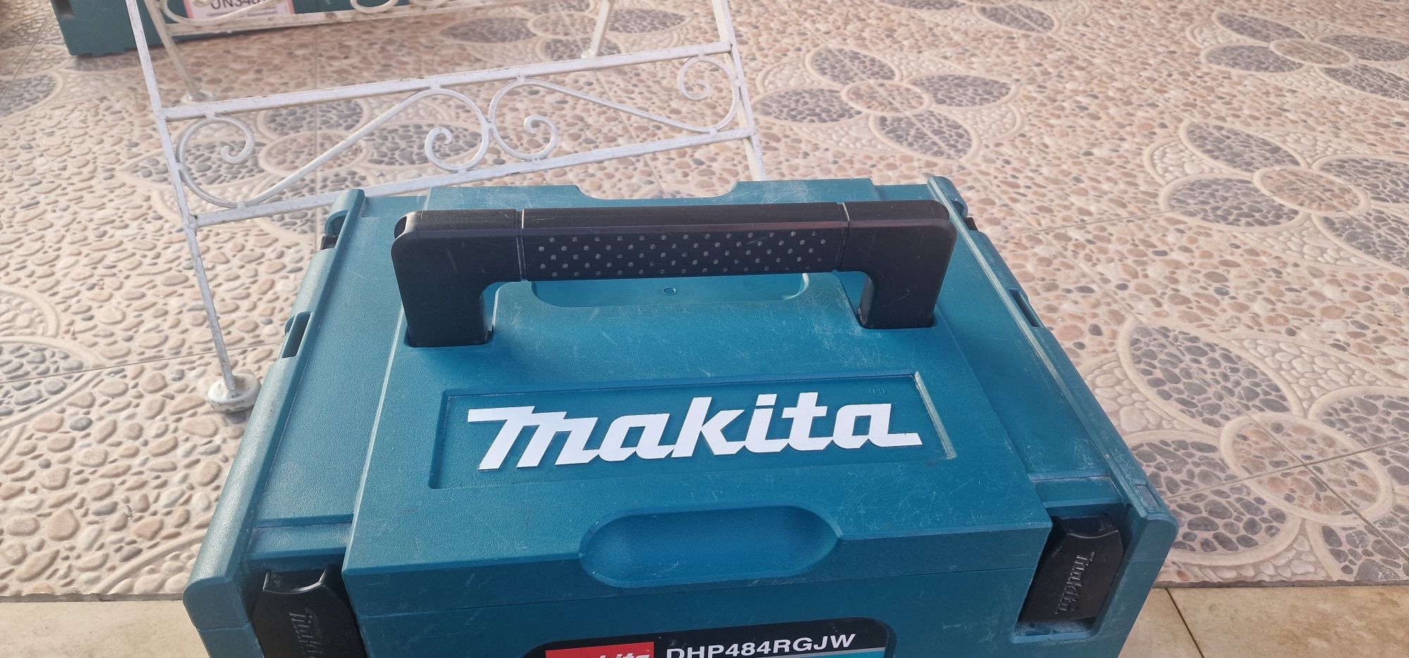прободен трион Makita DJV181