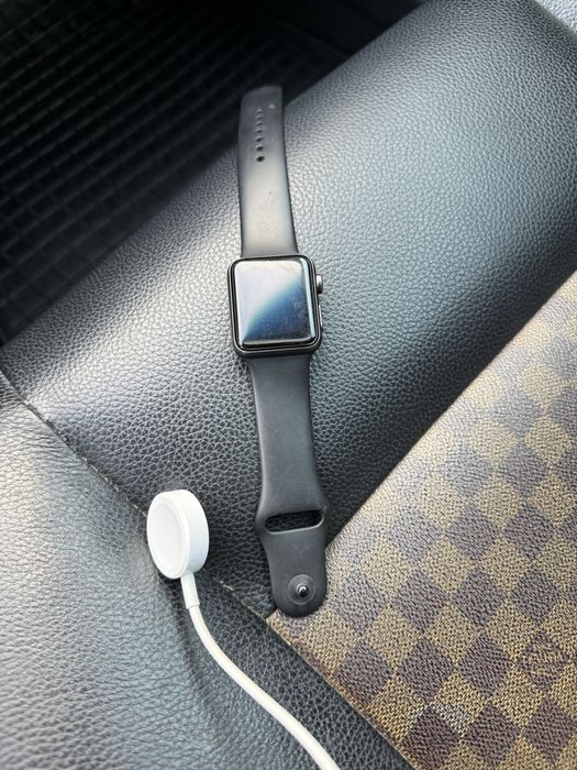 Продам часы Apple Watch 3