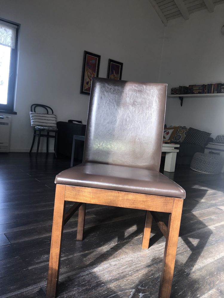 Трапезен стол