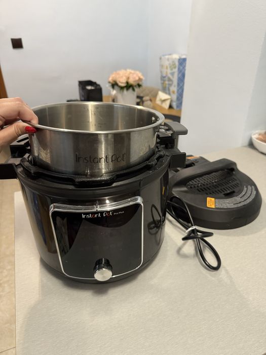 Мултикукър Instant Pot Pro Plus 5.7L (10-в-1)